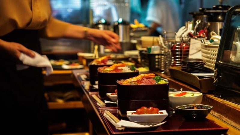 原材料成本是餐饮加盟店的主要成本之一。新手在采购原材料时，要关注以下要点：